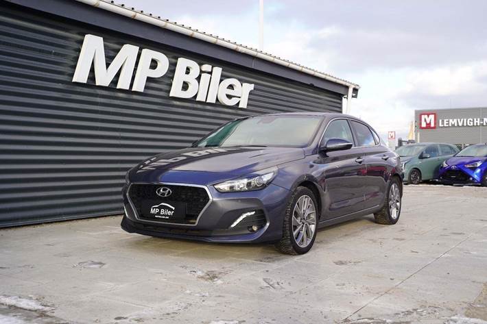 Grå Hyundai i30 fra 2018 set udefra