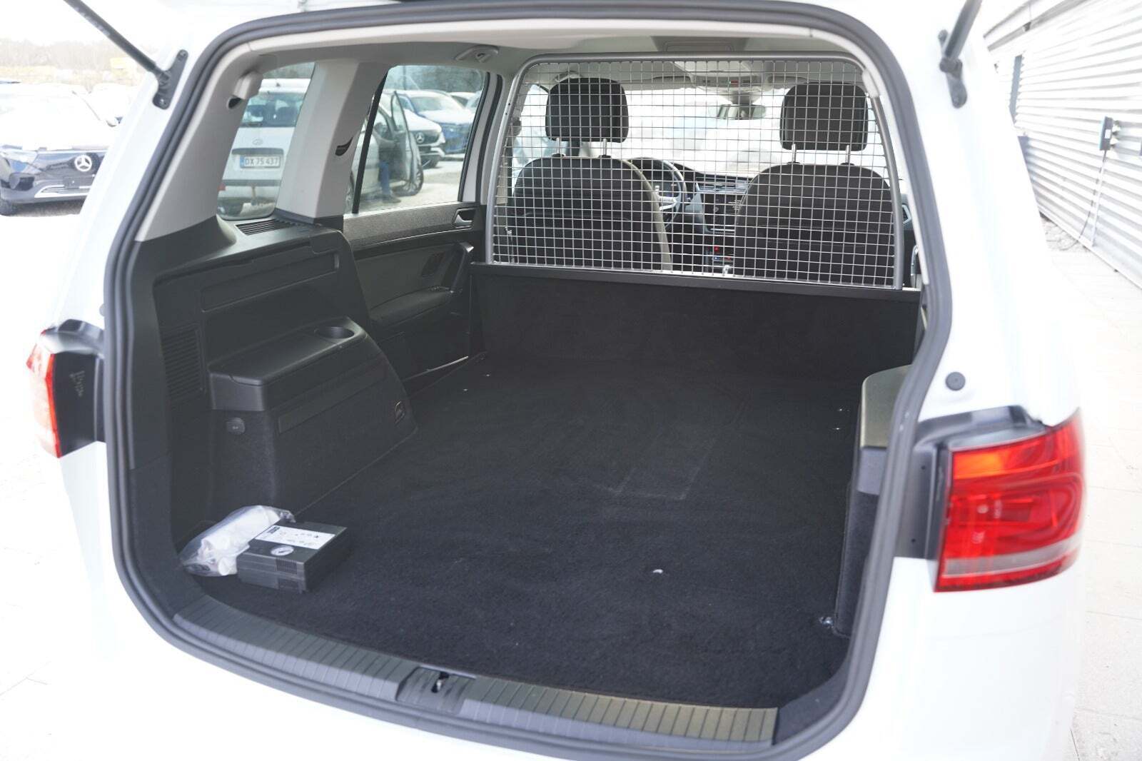 Grøn VW Touran fra 2024