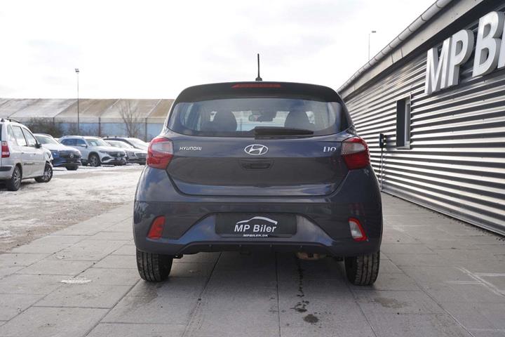 Grå Hyundai i10 fra 2023