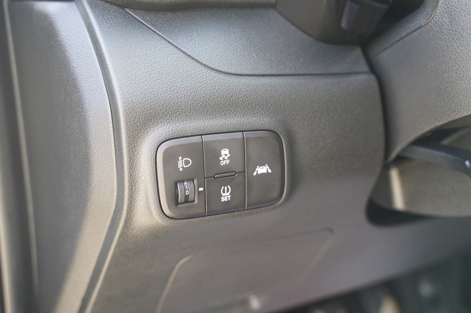 Grå Hyundai i10 fra 2023