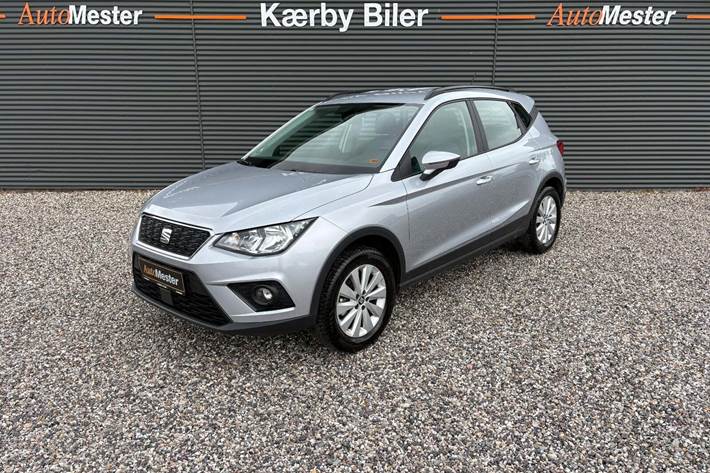 Sølv Seat Arona fra 2018 set udefra