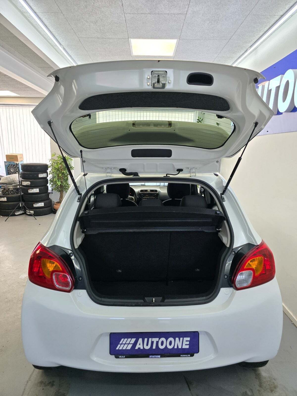 Hvid Mitsubishi Space Star fra 2015