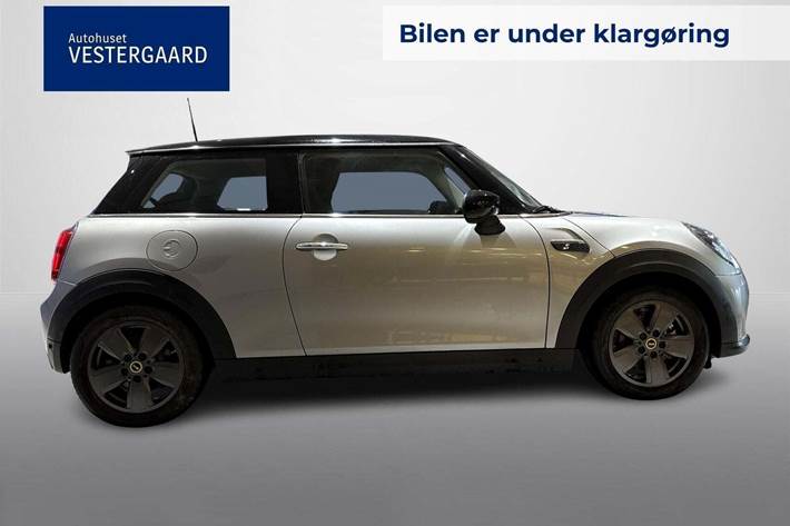 Sølv Mini Cooper E fra 2024