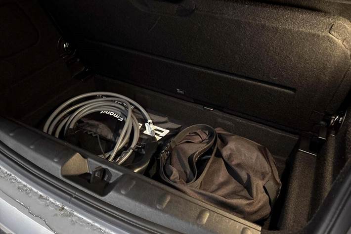 Sølv Mini Cooper E fra 2024