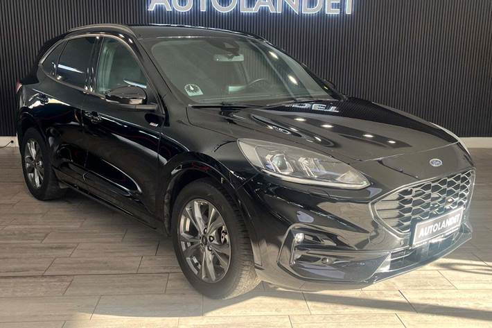 Sort Ford Kuga fra 2020 set udefra
