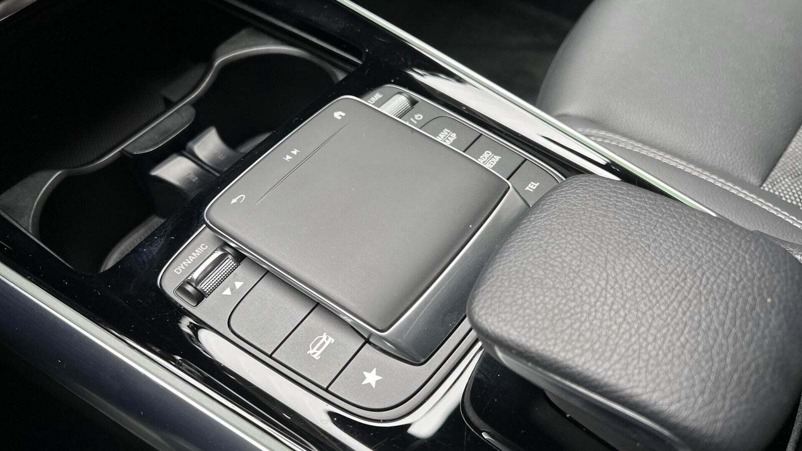 Grå Mercedes EQA250+ fra 2023