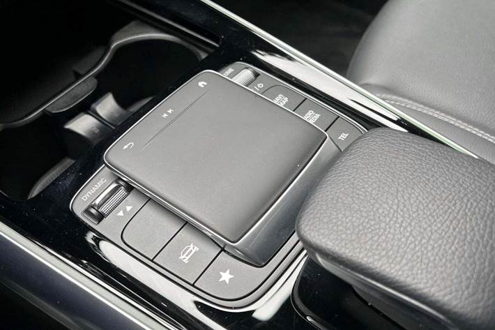 Grå Mercedes EQA250+ fra 2023