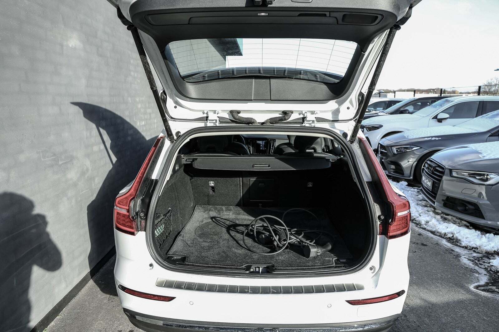 Hvid Volvo V60 fra 2023