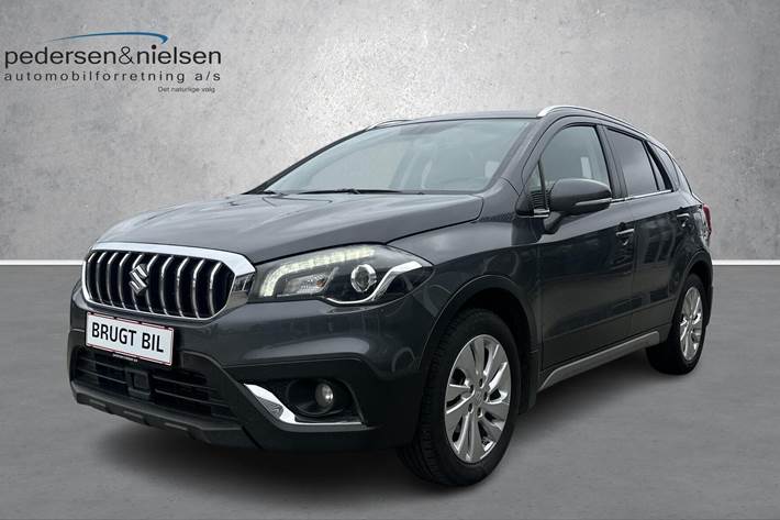 Grå Suzuki S-Cross fra 2021 set udefra