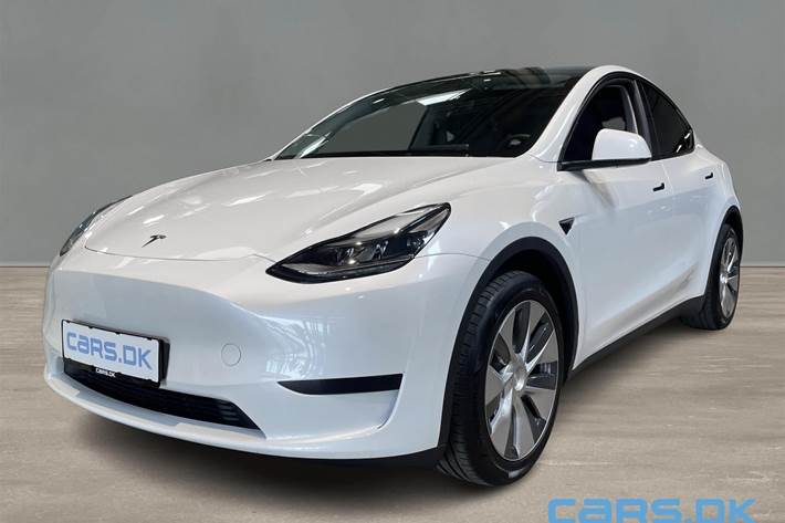Hvid Tesla Model Y fra 2023 set udefra