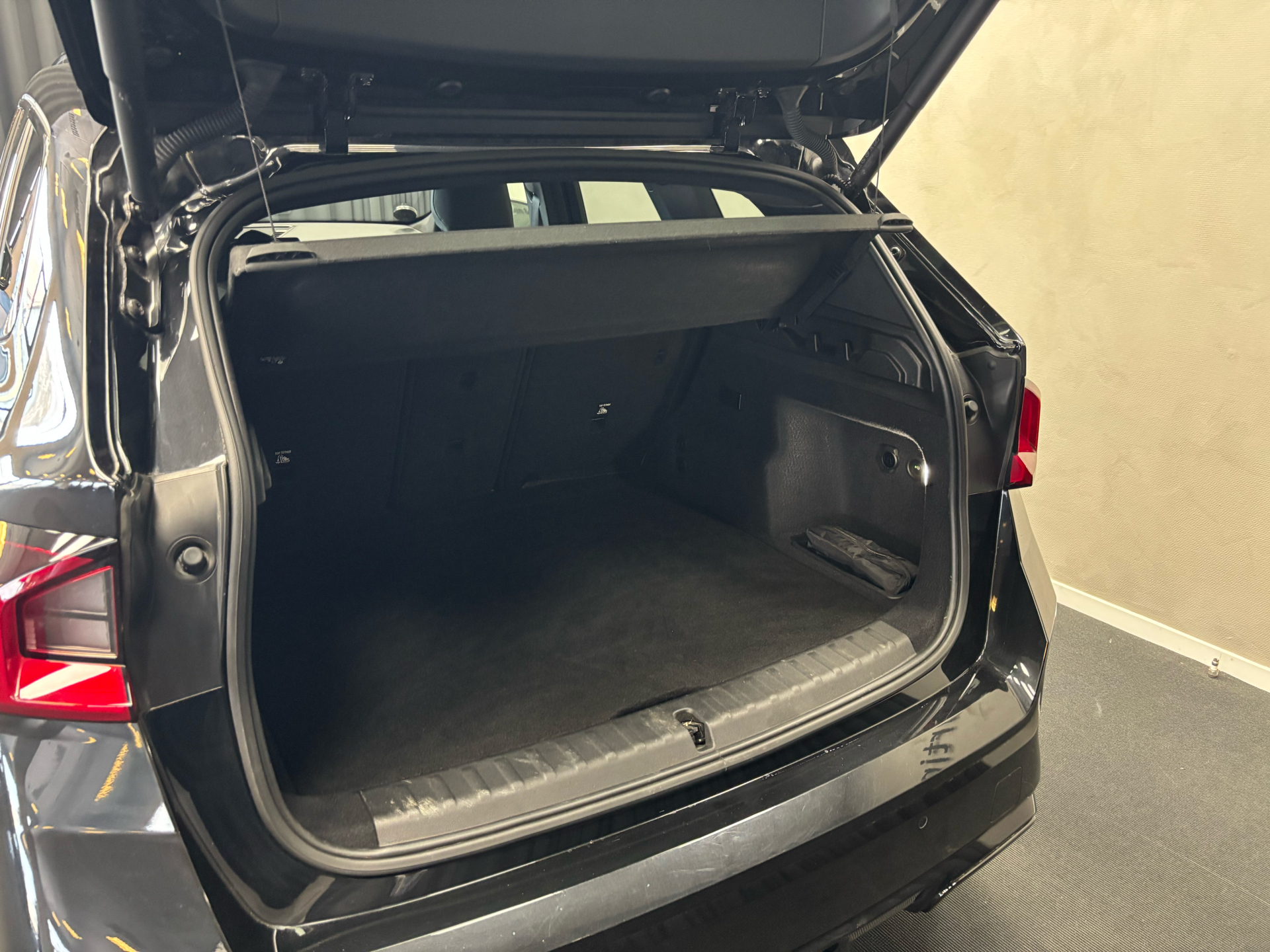 BMW iX1 xDrive30 EL M-Sport 4x4 313HK 5d Aut.