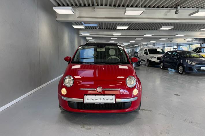 Rød Fiat 500C fra 2011