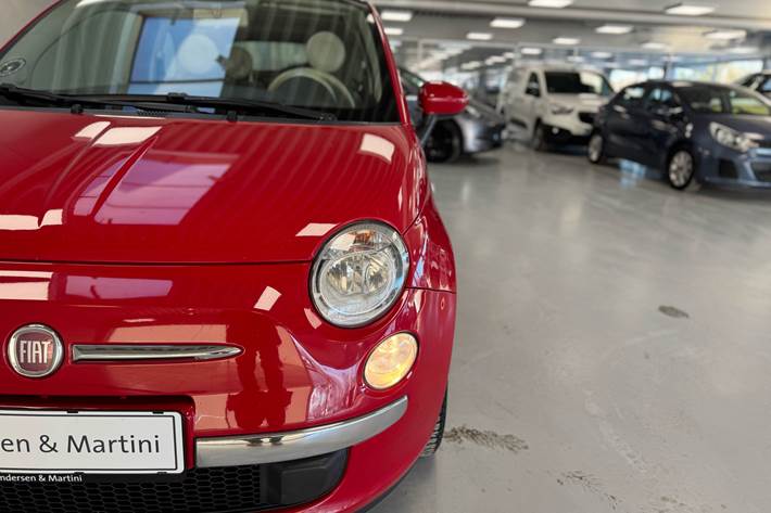 Rød Fiat 500C fra 2011