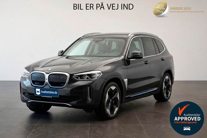 Sort BMW iX3 fra 2021 set udefra