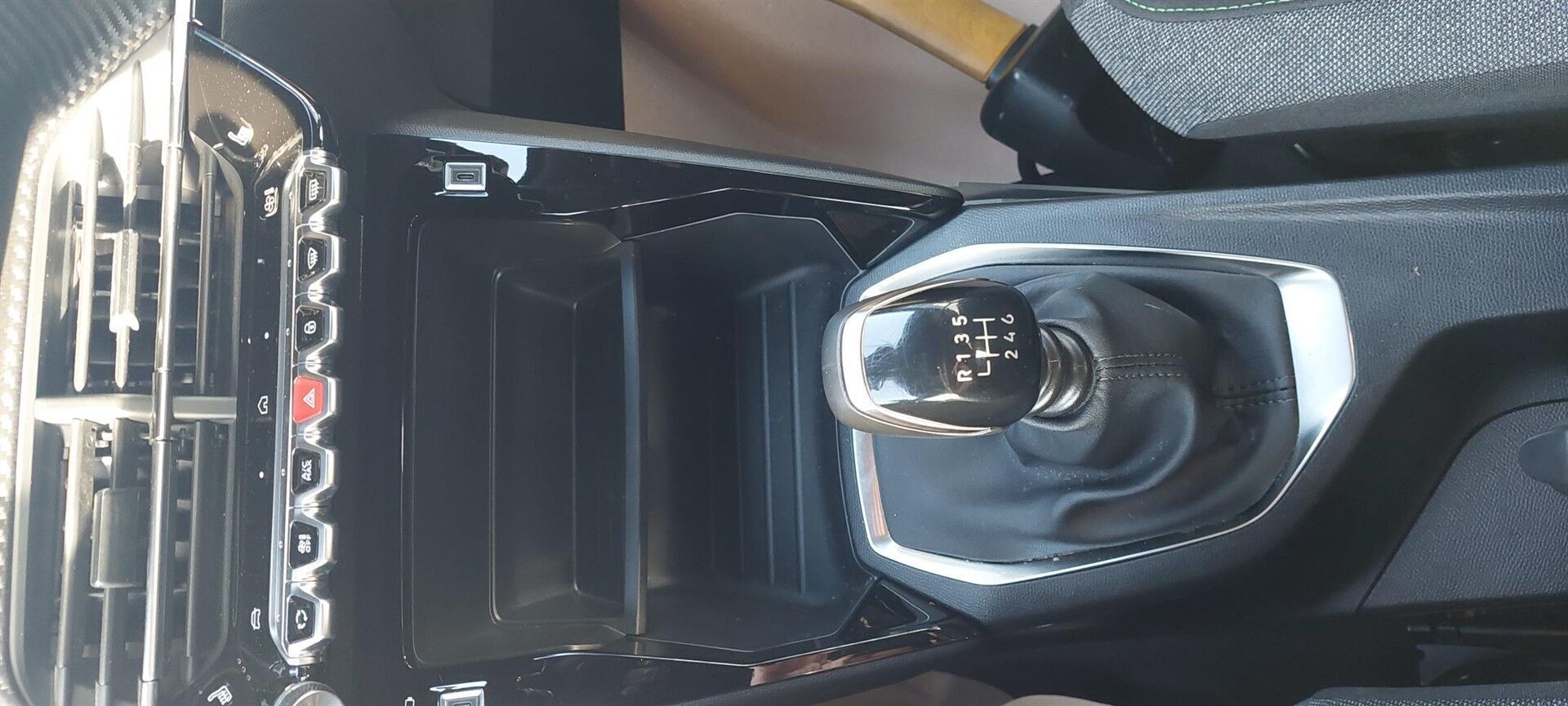 Hvid Peugeot 2008 fra 2024