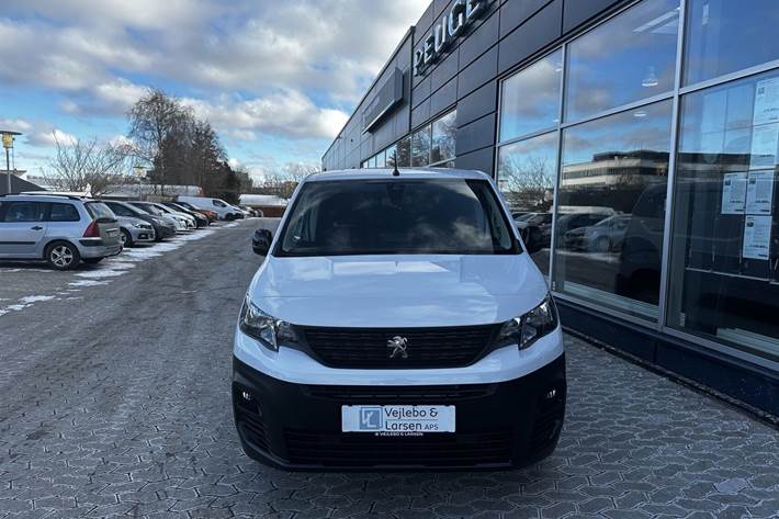 Hvid Peugeot Partner fra 2023