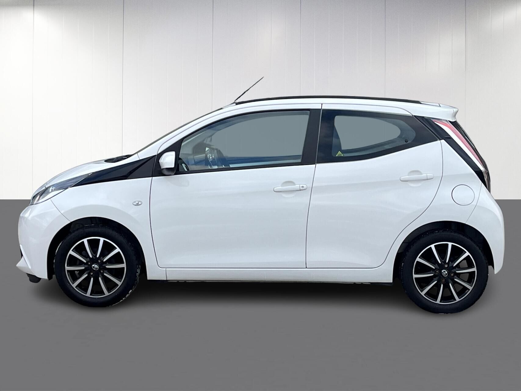 Toyota Aygo 1,0 VVT-I X-Wave Sky 69HK 5d