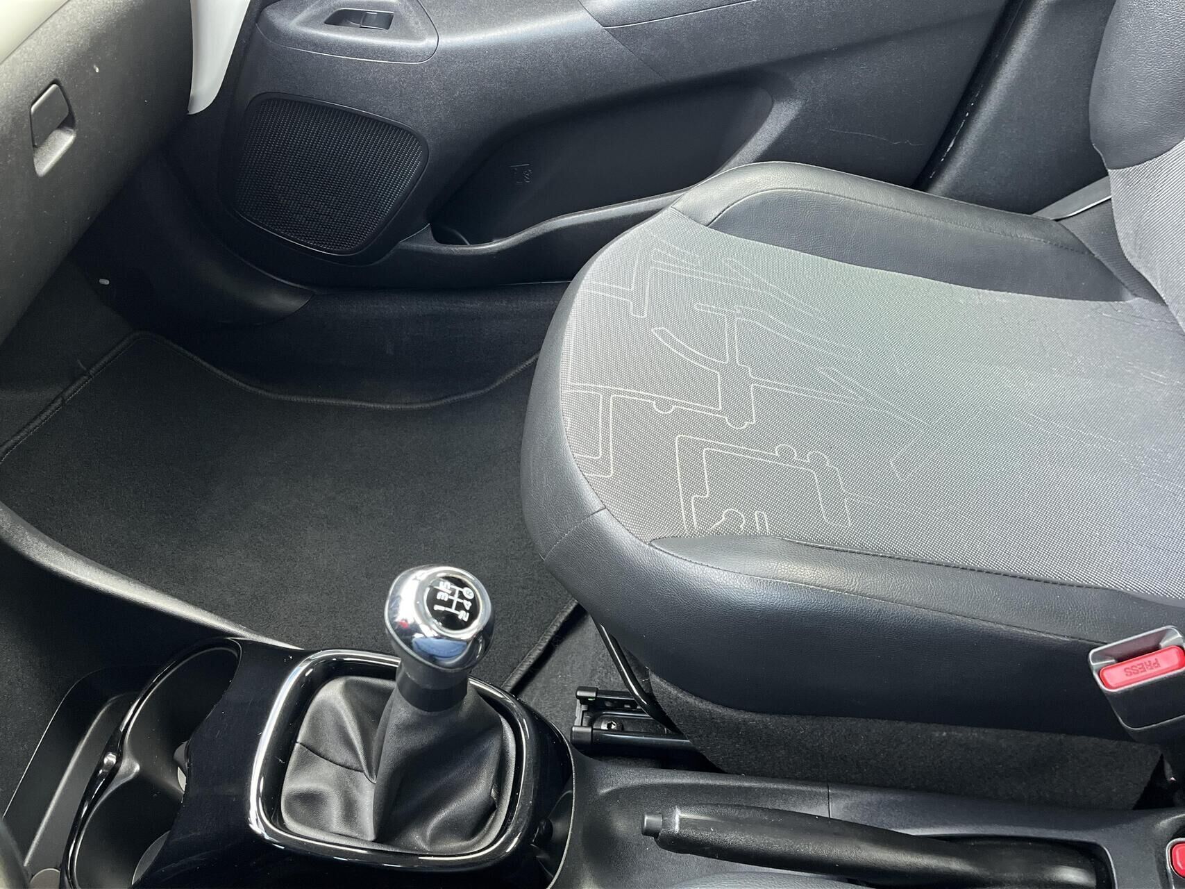 Hvid Toyota Aygo fra 2015