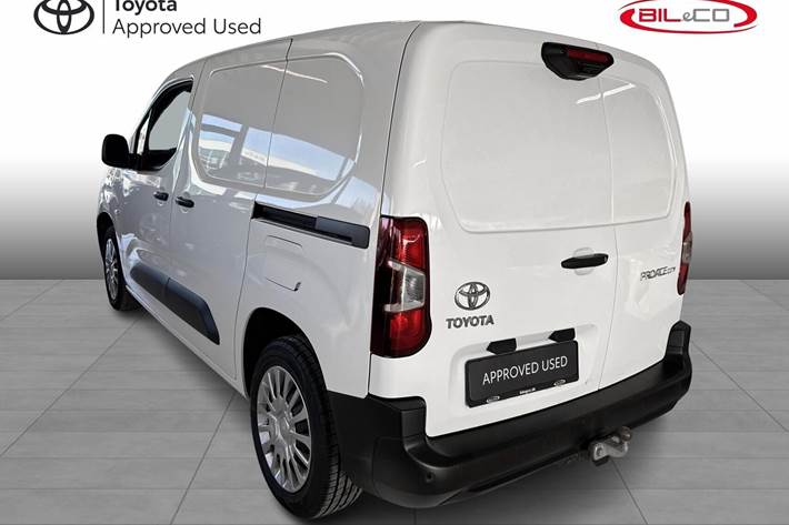 Hvid Toyota ProAce City fra 2022