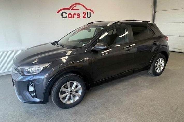 Grå Kia Stonic fra 2019 set udefra