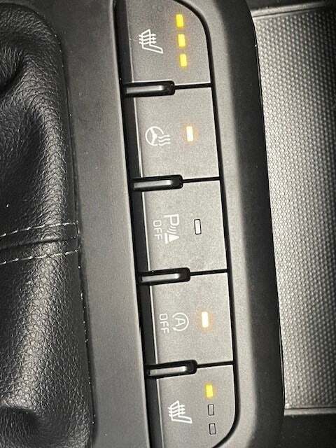 Grå Kia Stonic fra 2019