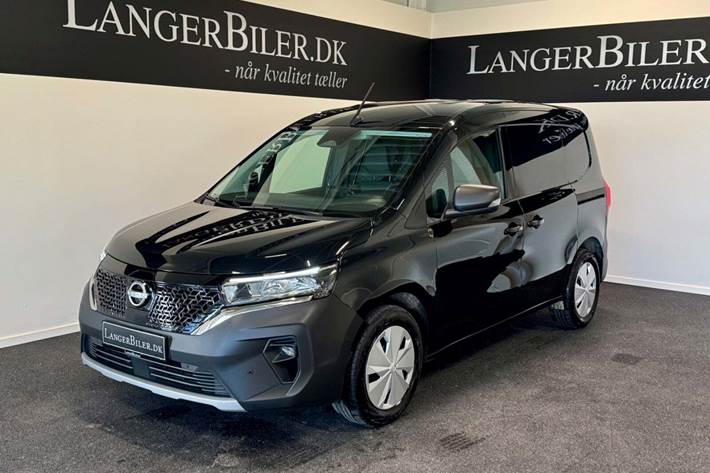 Sort Nissan Townstar fra 2024 set udefra