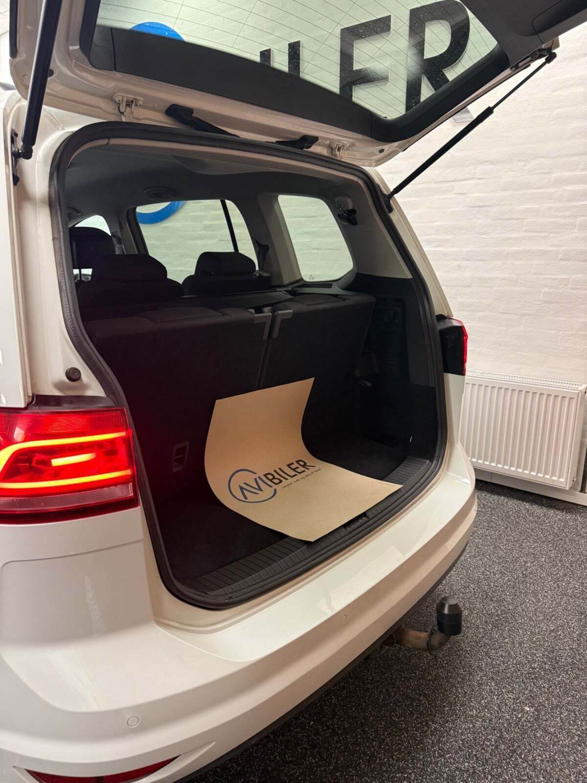 Hvid VW Touran fra 2019