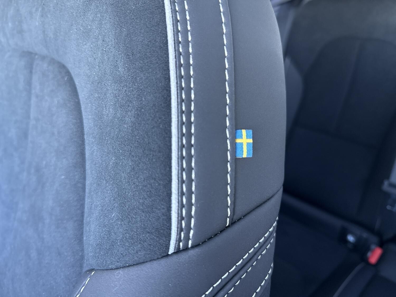 Grå Volvo C40 fra 2024