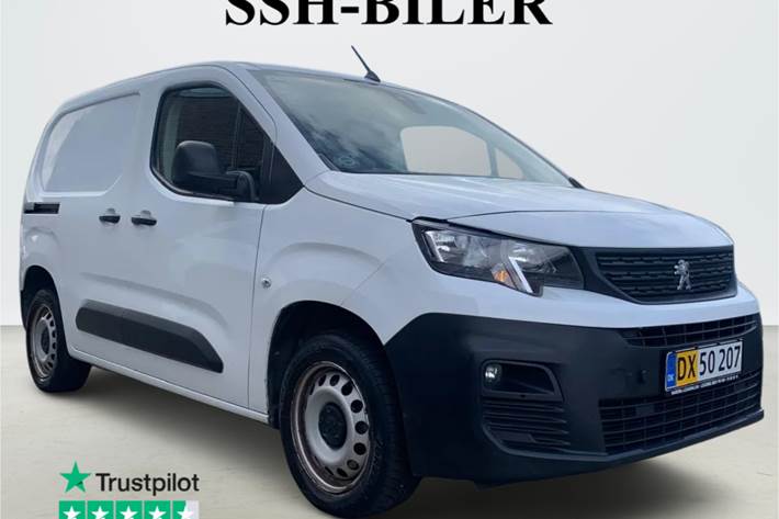 Hvid Peugeot Partner fra 2020 set udefra
