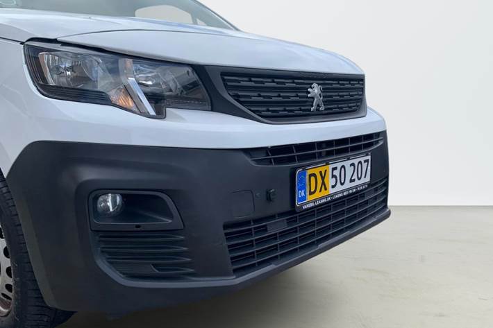 Hvid Peugeot Partner fra 2020