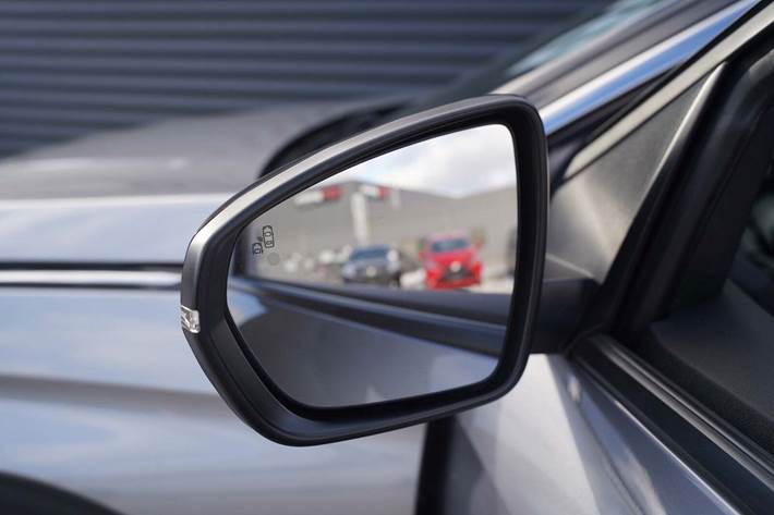 Grå Peugeot 3008 fra 2020