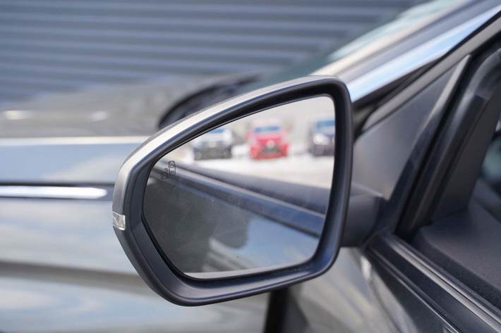 Grå Peugeot 3008 fra 2017