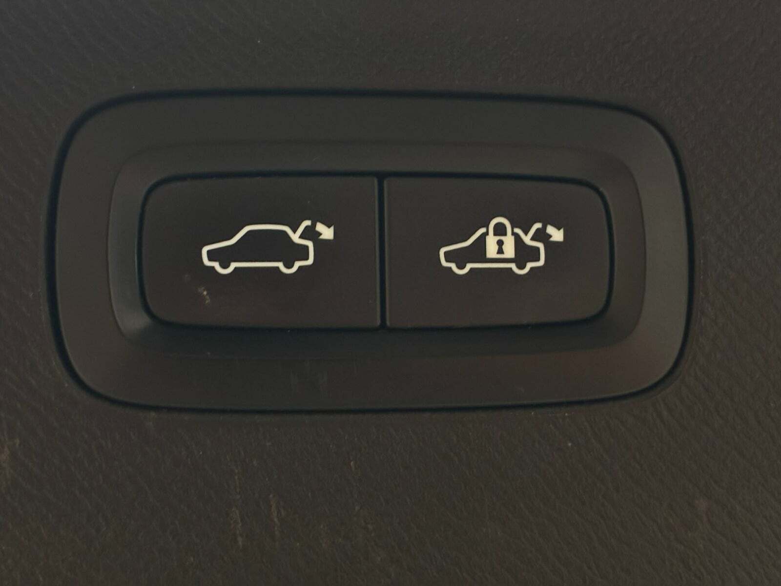 Blå Volvo XC90 fra 2016