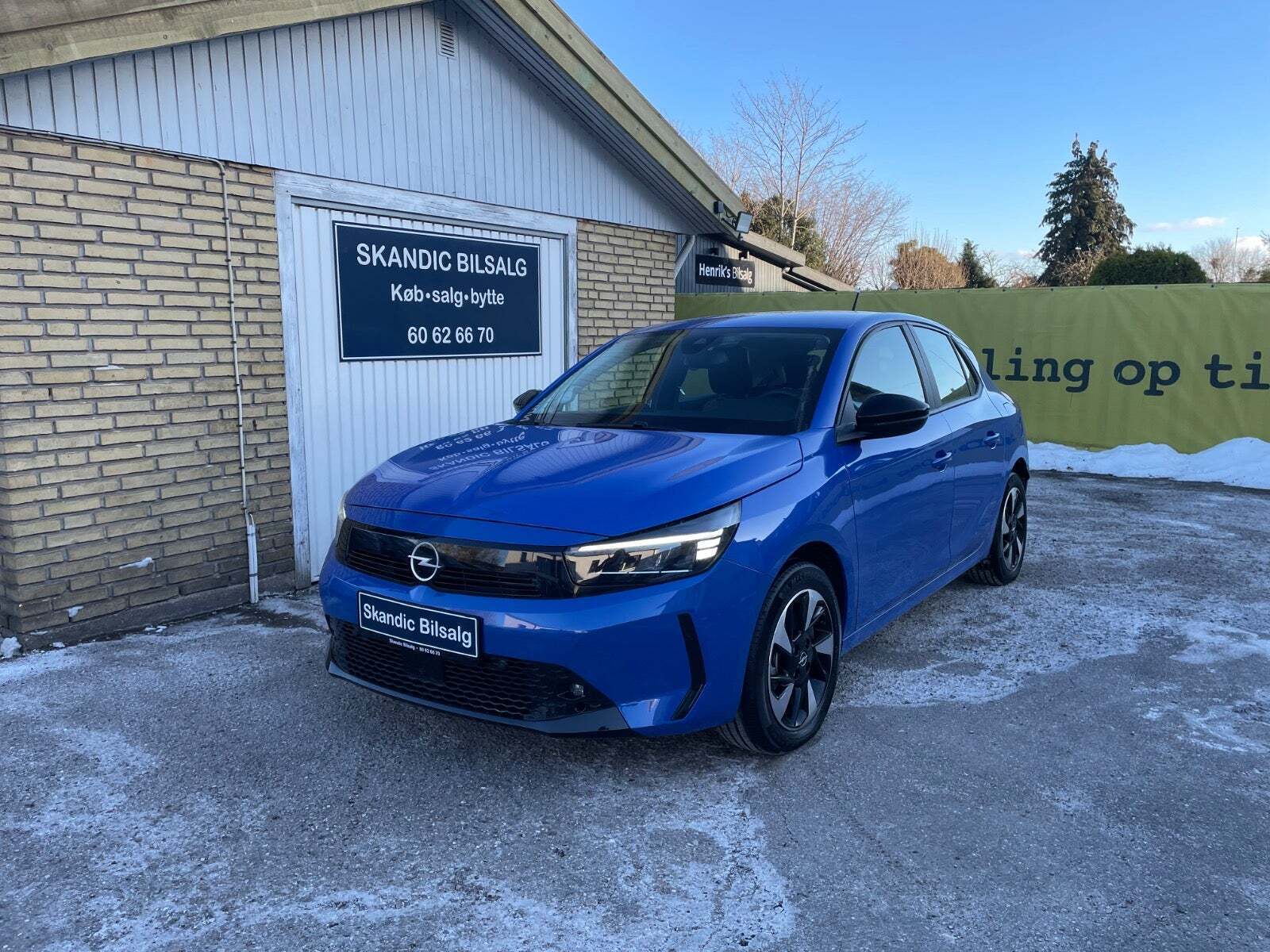 Blå Opel Corsa-e fra 2024