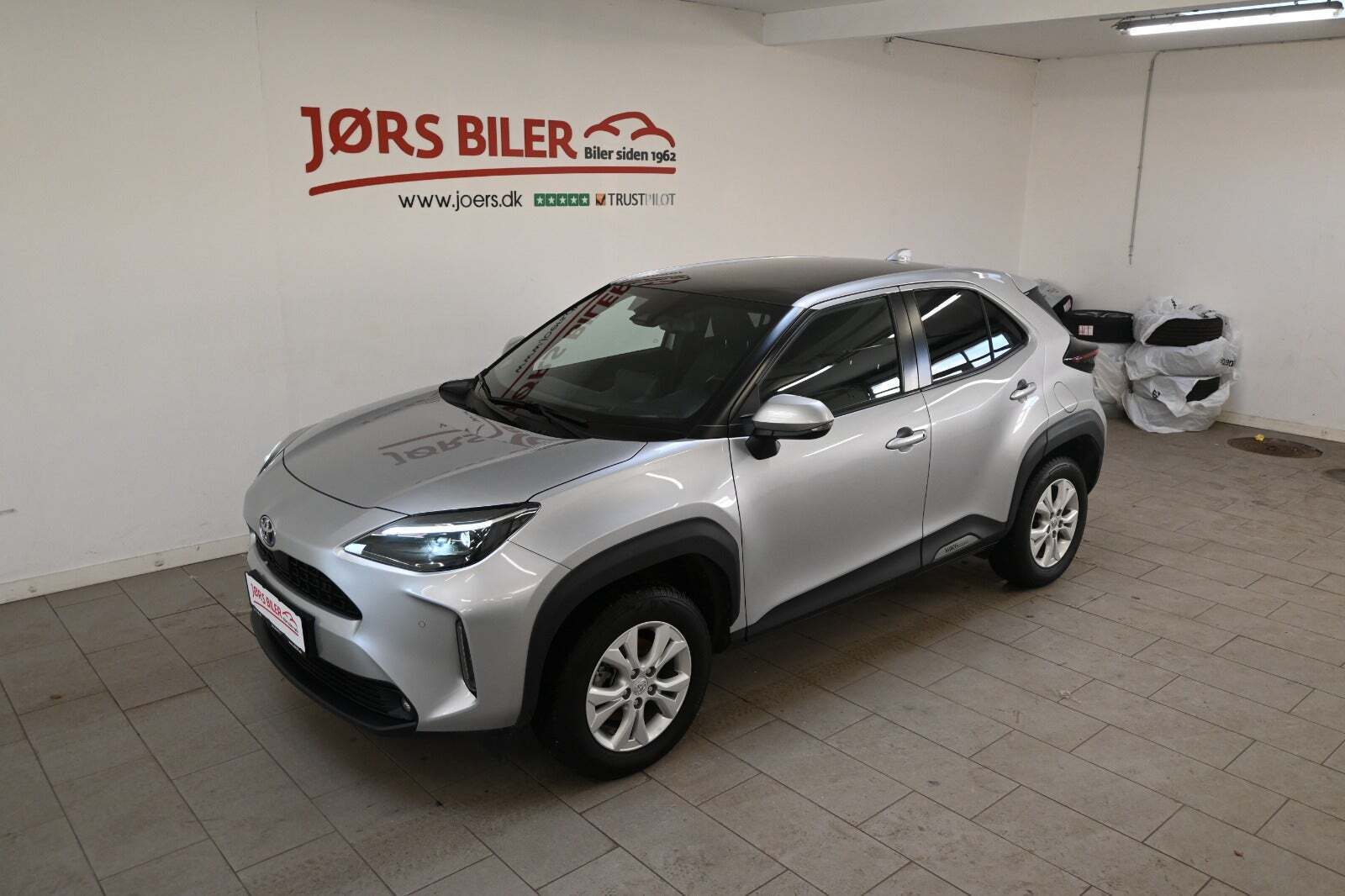 Grå Toyota Yaris Cross fra 2022