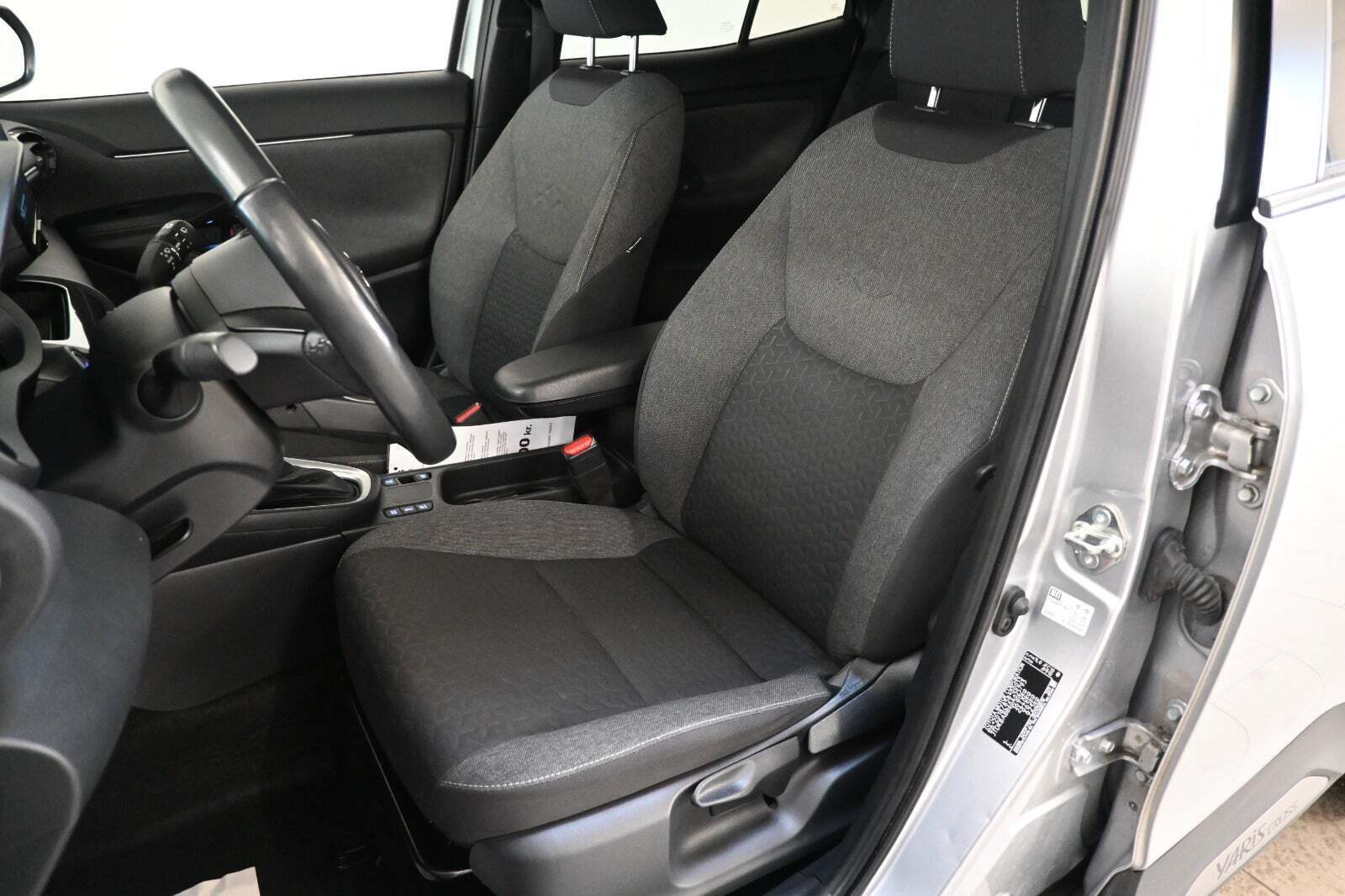 Grå Toyota Yaris Cross fra 2022