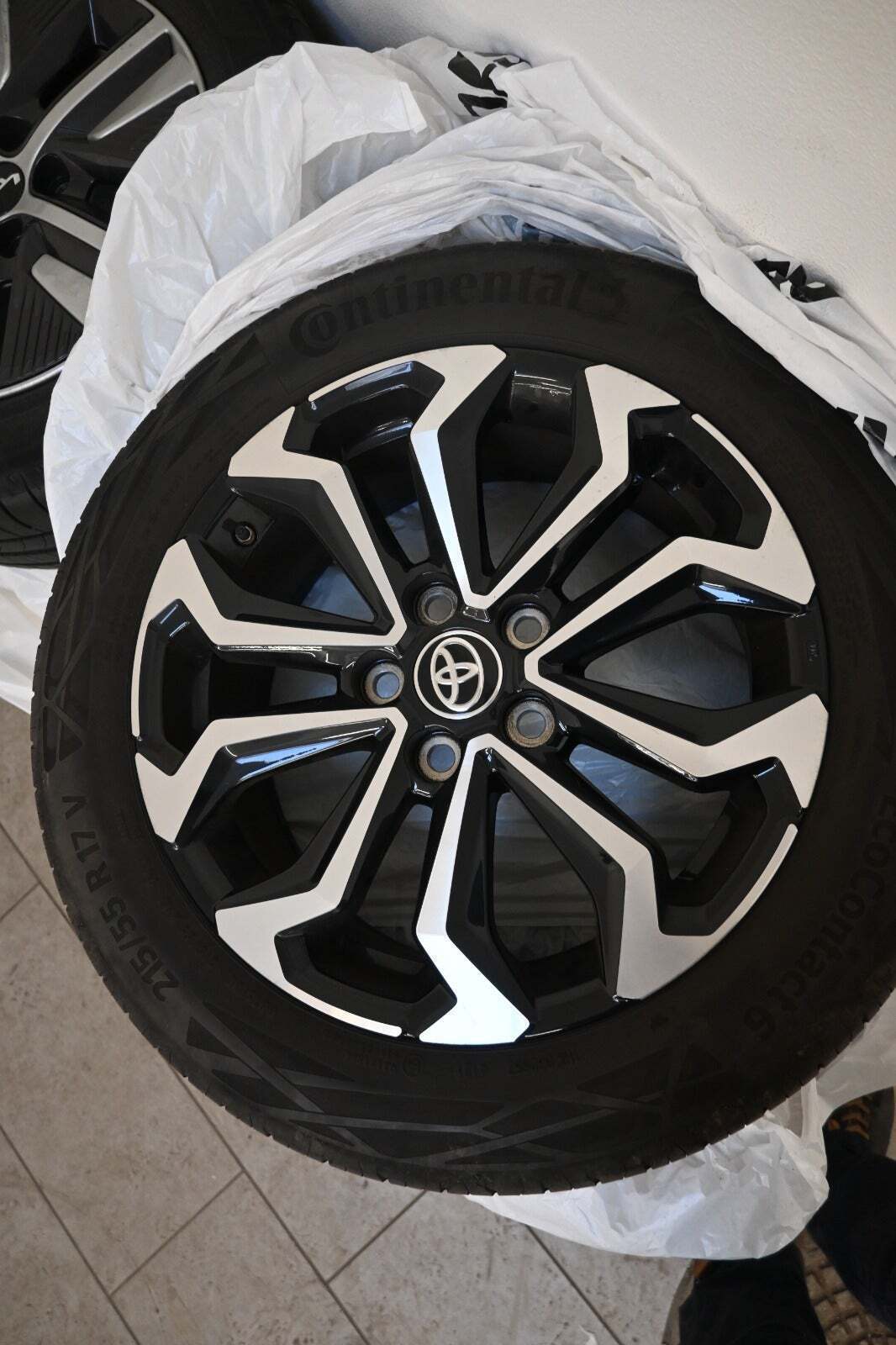 Grå Toyota Yaris Cross fra 2022