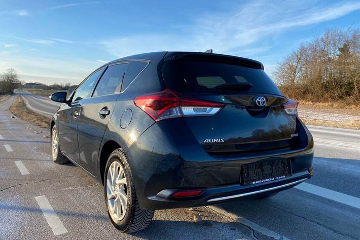 Sort Toyota Auris fra 2017
