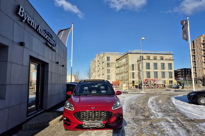 Rød Ford Kuga fra 2020