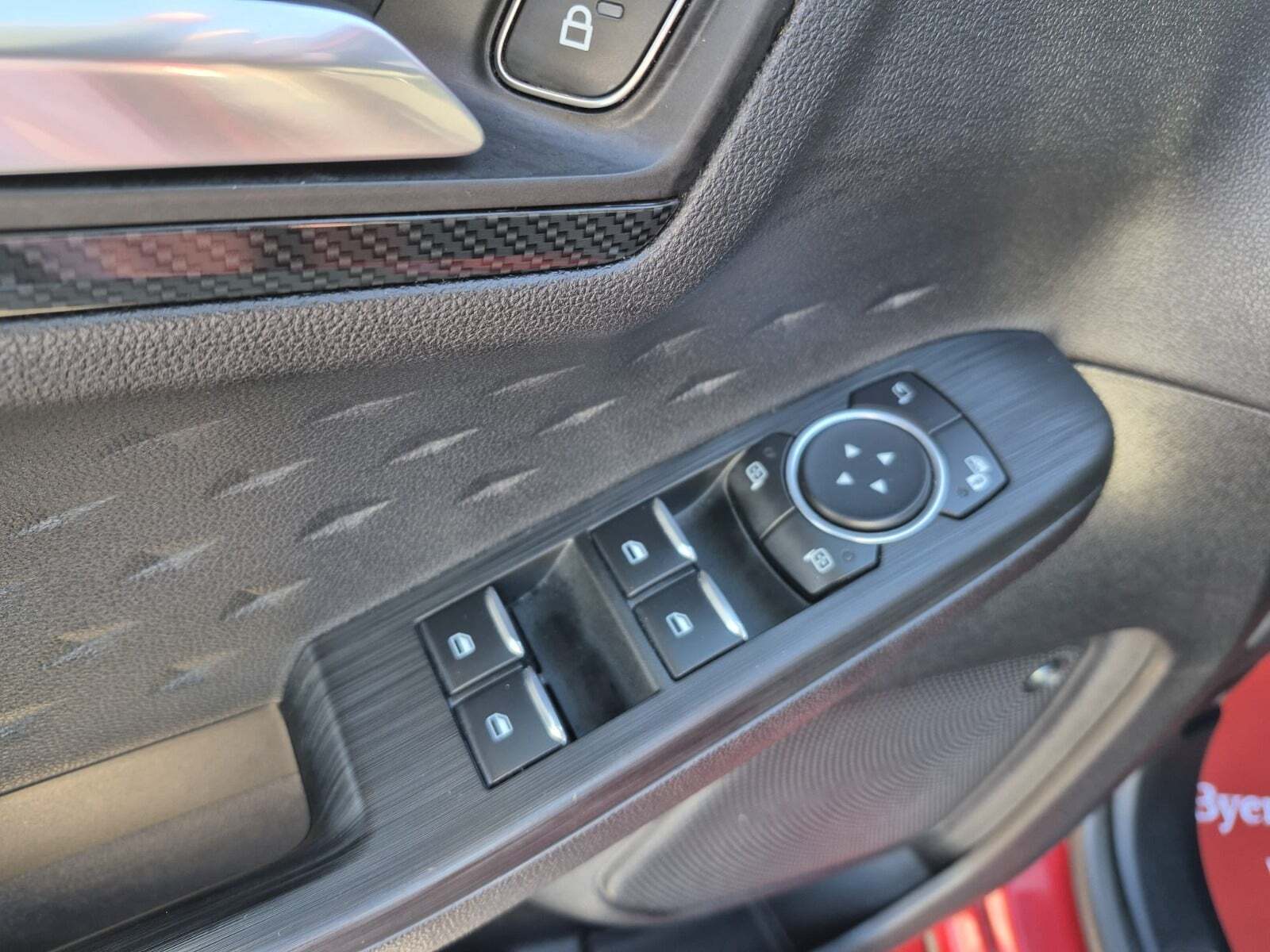 Rød Ford Kuga fra 2020