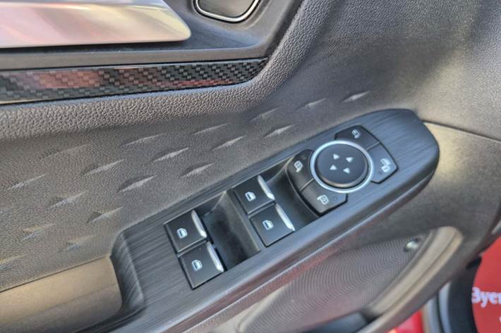 Rød Ford Kuga fra 2020