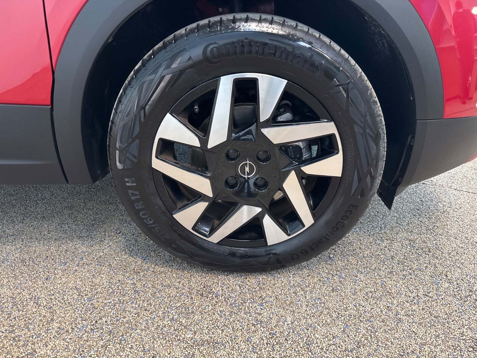 Rød Opel Mokka-e fra 2023