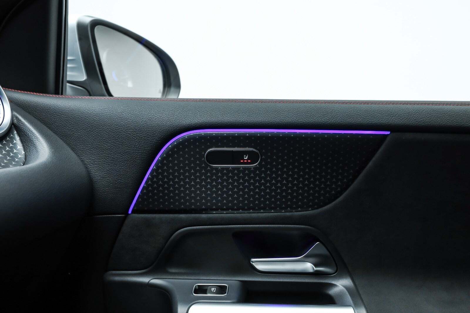 Sølv Mercedes EQA250+ fra 2024