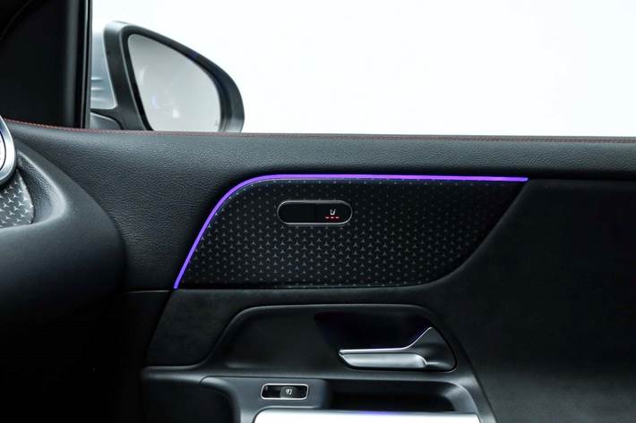 Sølv Mercedes EQA250+ fra 2024