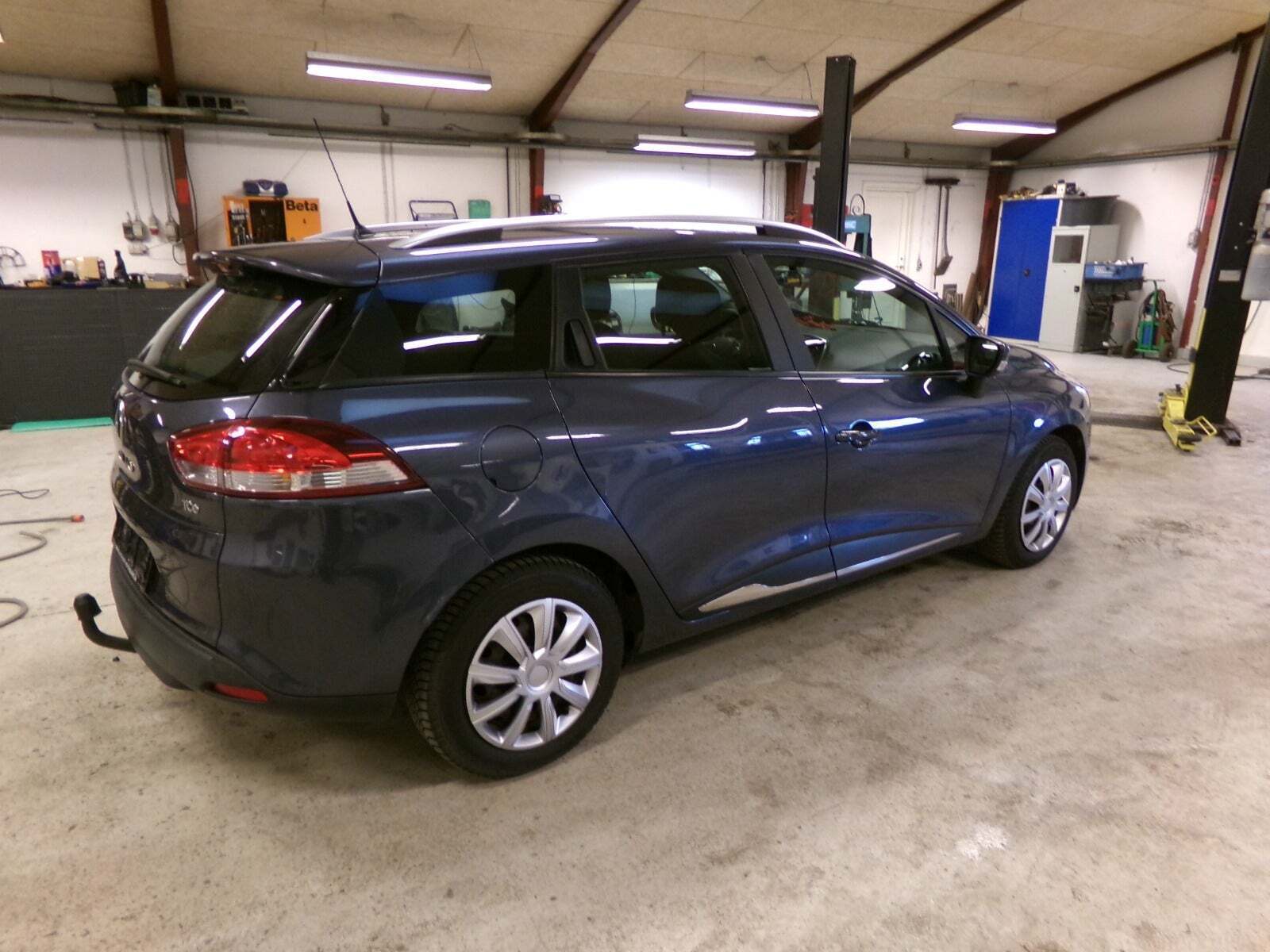 Blå Renault Clio IV fra 2016