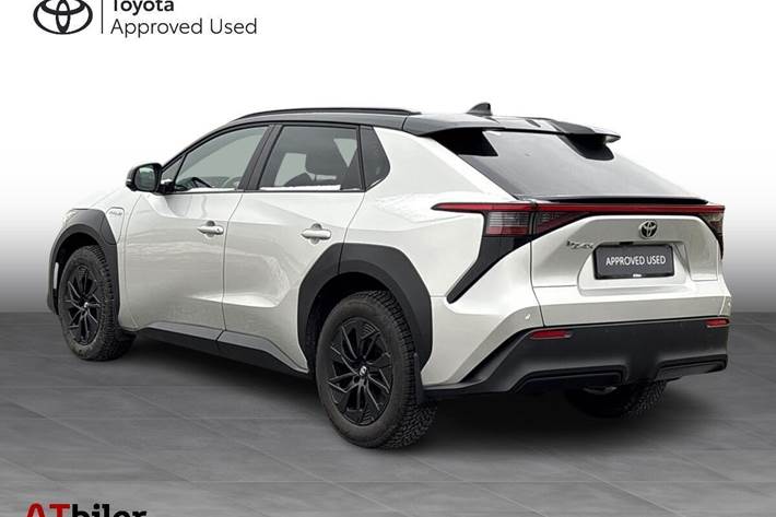 Sølv Toyota BZ4X fra 2023