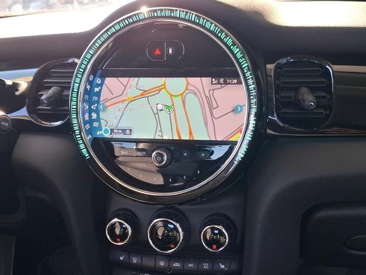 Sølv Mini Cooper fra 2023