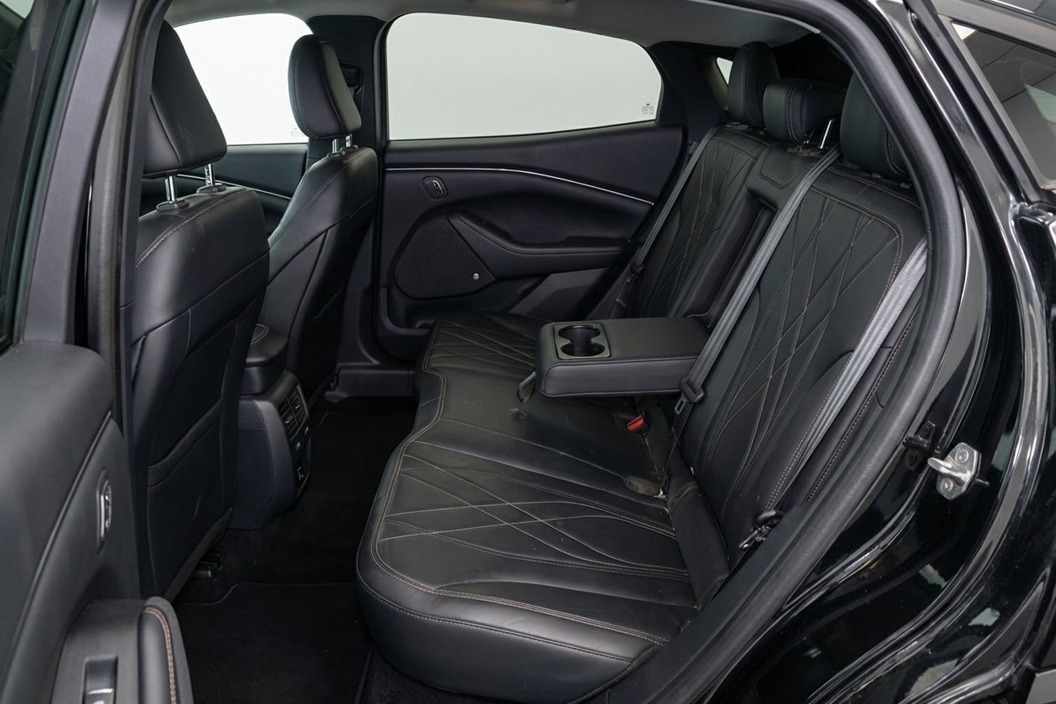 Hvid Ford Mustang Mach-E fra 2022