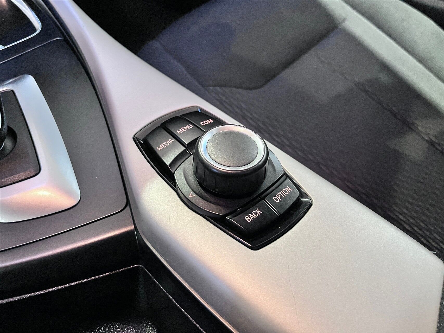 Orange BMW 118d fra 2017