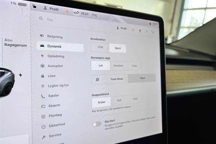 Grå Tesla Model 3 fra 2020